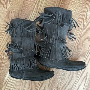 Minnetonka Suede Fringe Moccasin Boots Gray Size 7